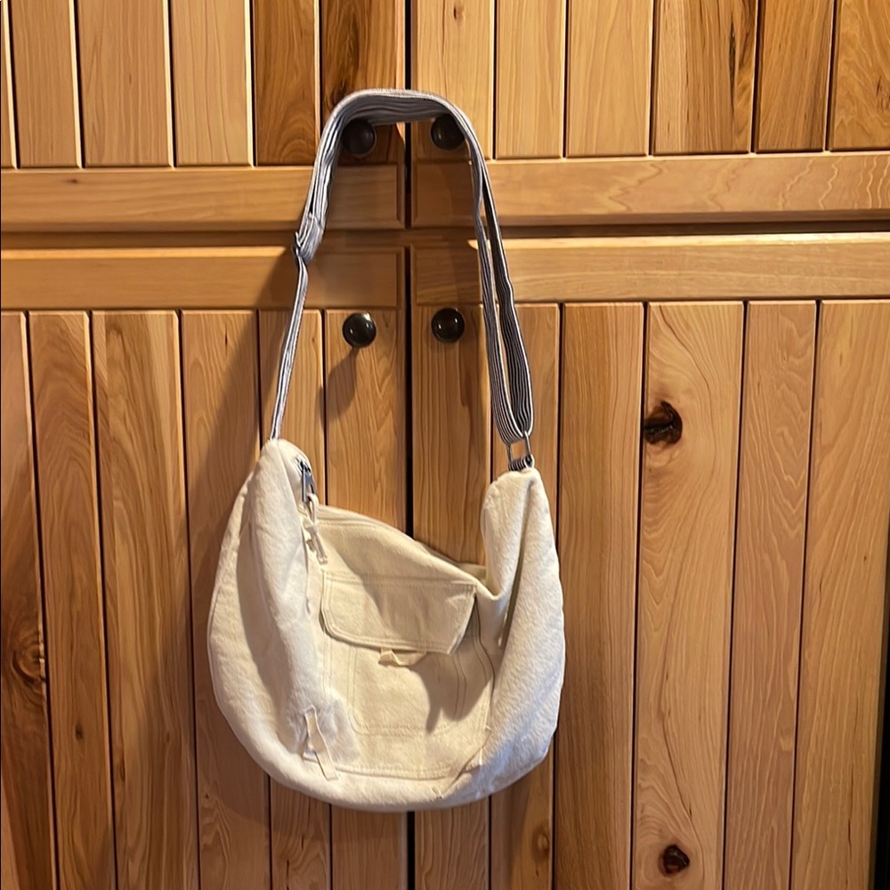 American Eagle Outfitters Cream Hobo Bag Relaxed Style